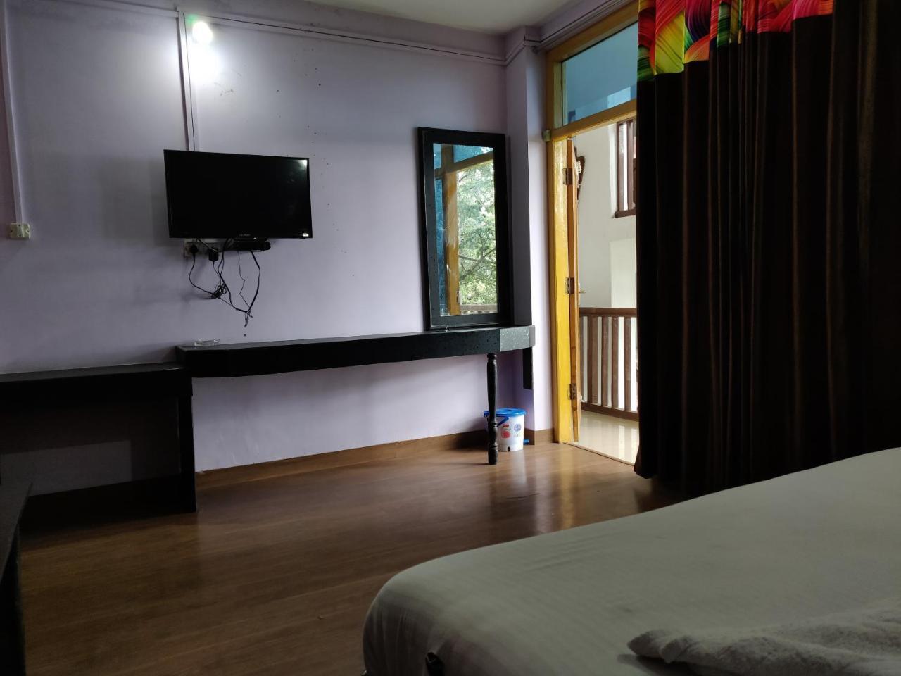 Hotel Rl Dreamland Kud Bagian luar foto